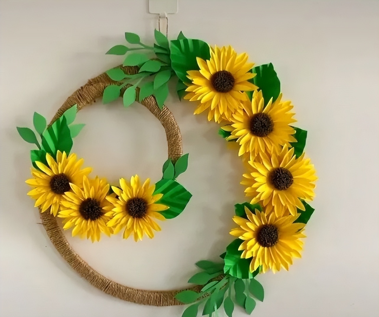一款适合挂墙上的向日葵纸花