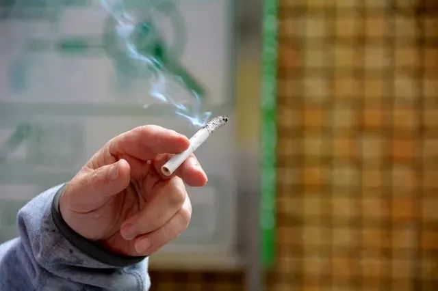 日本的公共吸烟区,日本禁止道路抽烟