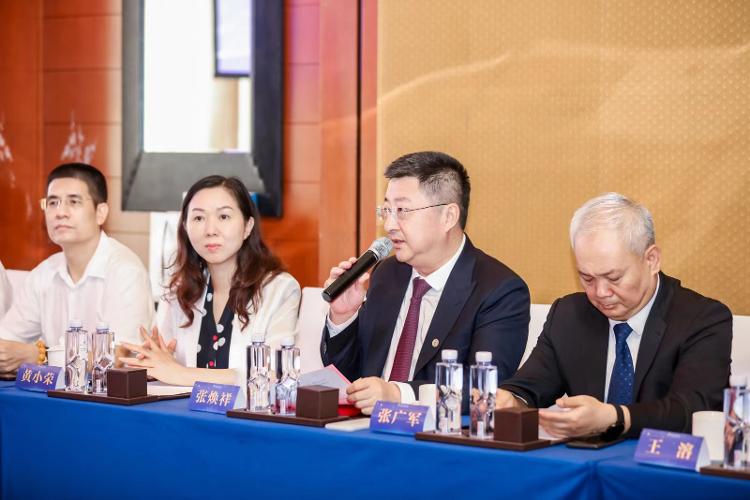 青岛市南区到深圳推介：最美城市客厅牵手最铁合伙人