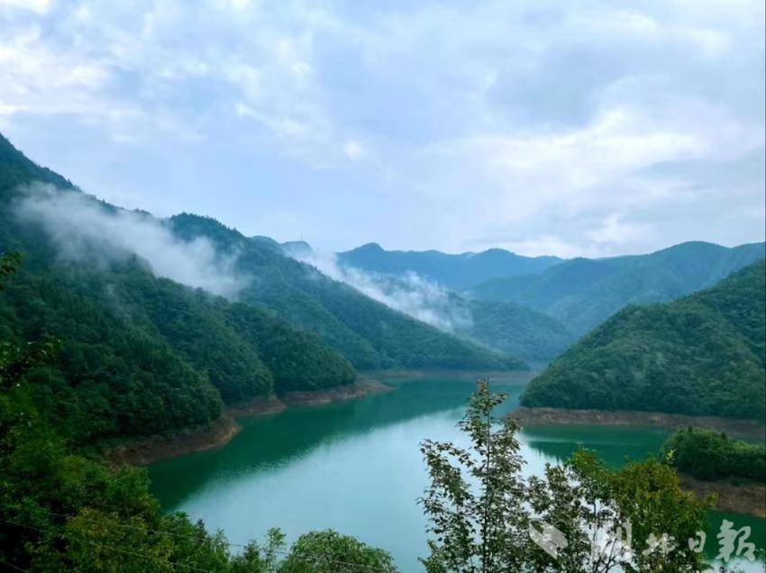 鹤峰:云淡风清扬秋分落叶黄