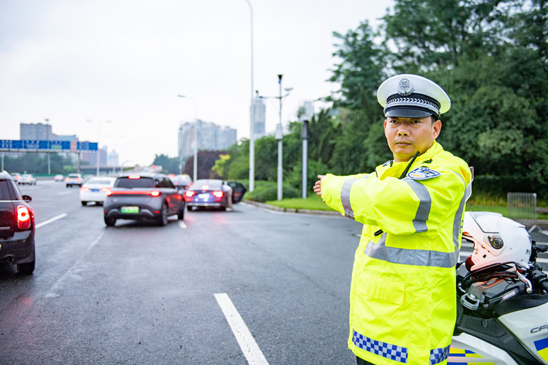 热辣滚烫，奔腾吧，“滨城”足球！