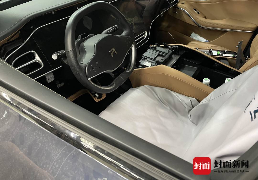 成都一车主洗车时车门突然弹开，车内进水损失超2万元，维修费该谁买单？｜追踪到底