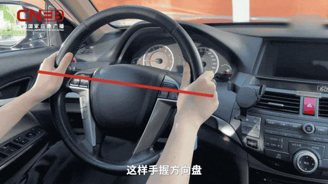 “走不直”？“刹不住”？雪天行车遇险必知→