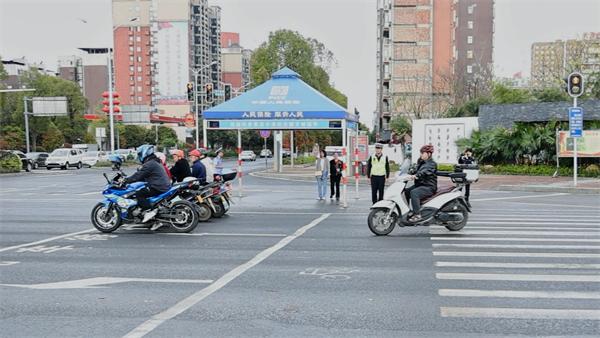 永州前置“摩托车待行区”提高路口通行率