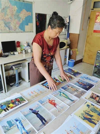 青岛大姨张海宇黄晓明爆笑小品,脸基尼青岛大姨