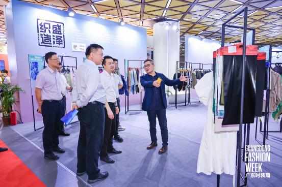 深圳时装周2024春夏系列启幕,北京时装周weekup潮流展