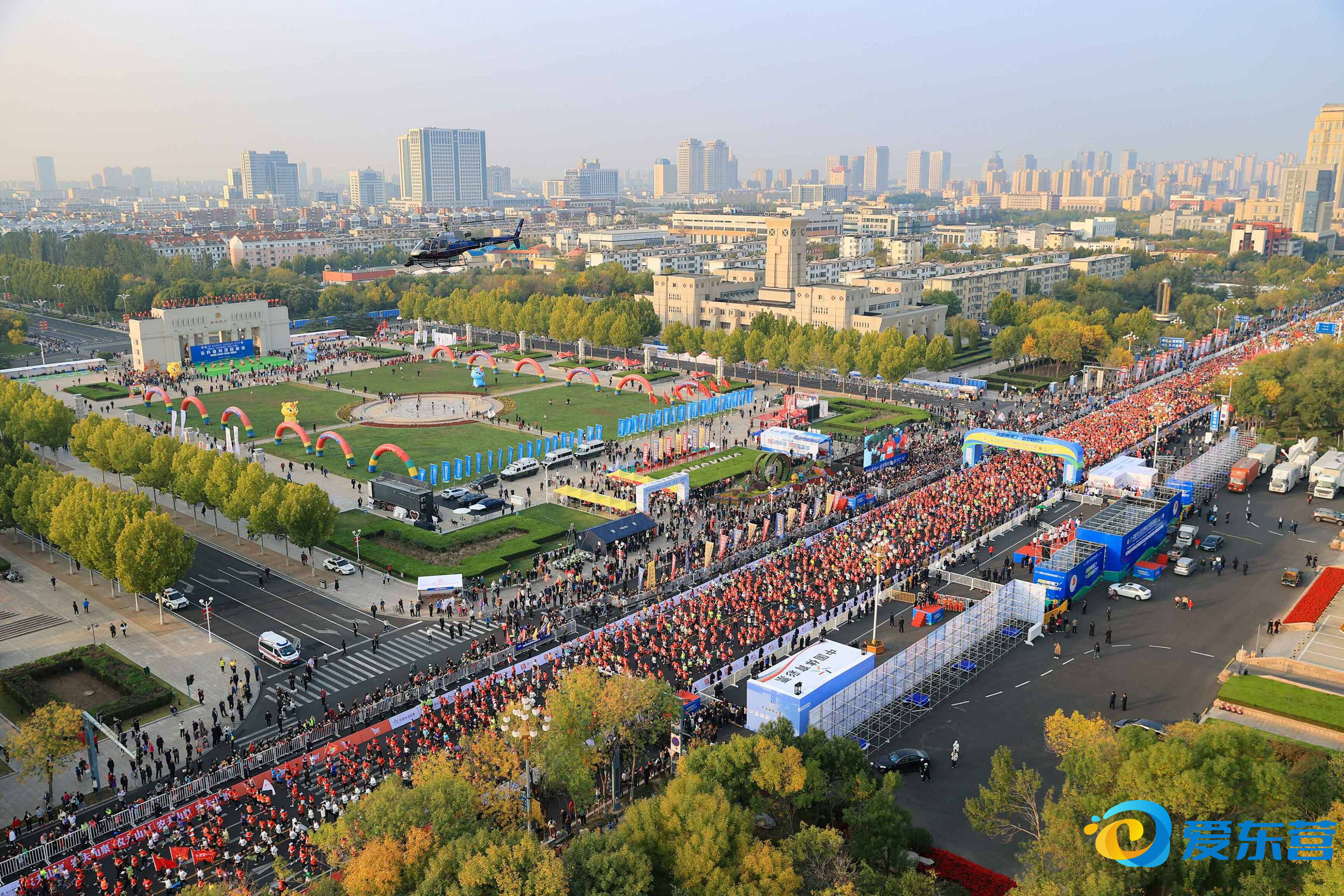 奔跑在马拉松的赛道上,中国万达2021黄河口东营马拉松