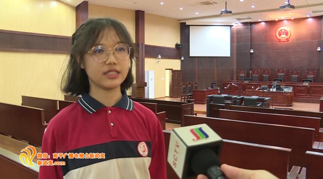 新学期新气象直击开学第一天,开学季新校园新活力