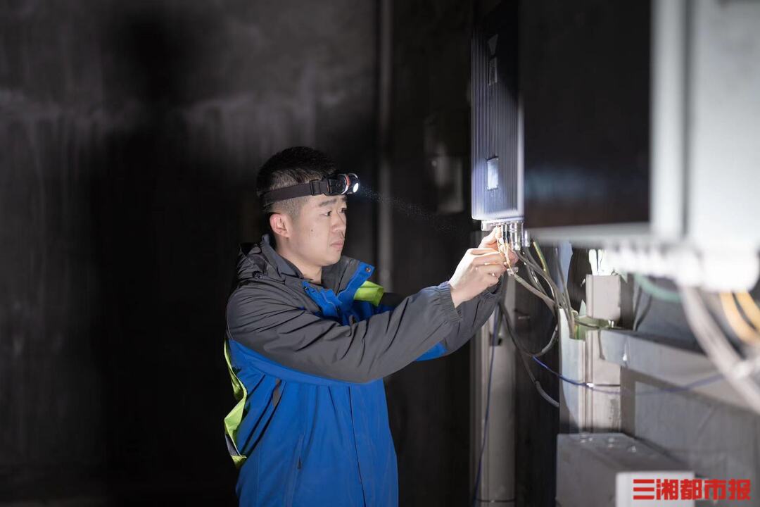 沪昆高铁的“通信管家”：护航列车飞驰通过