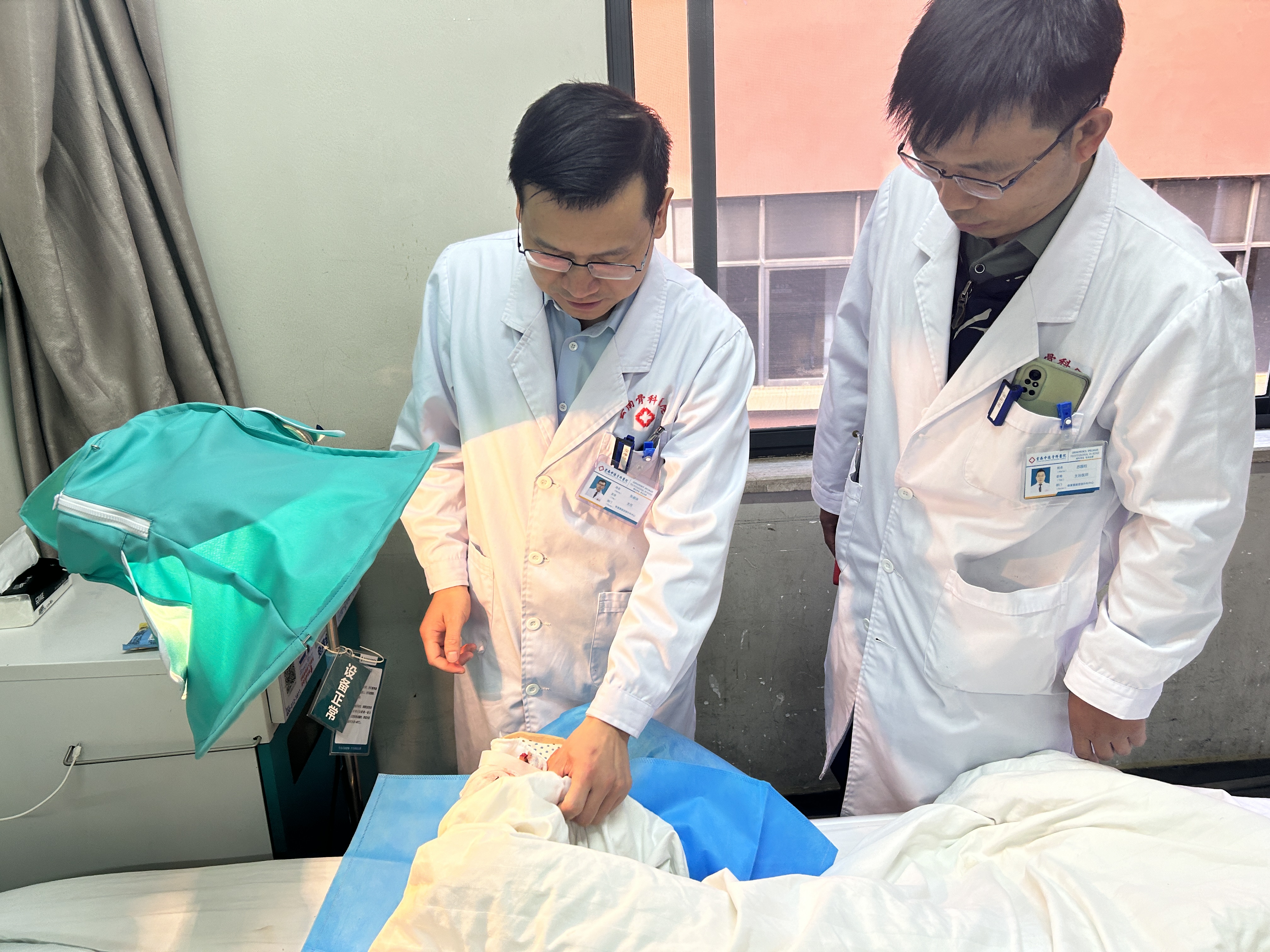 10岁男孩被铡草机绞伤手掌医生提醒：此类事故频发，要注意防大于治