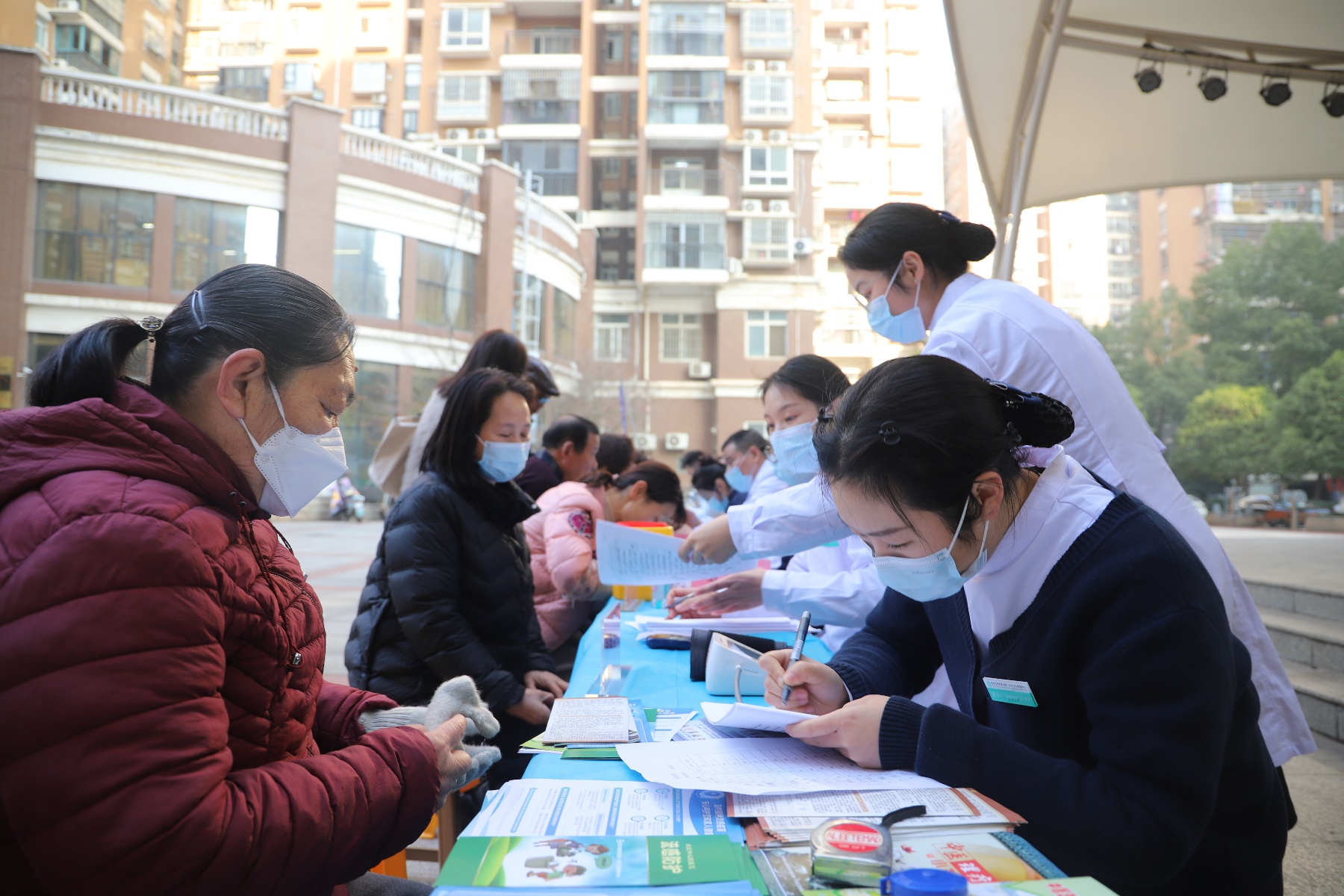 医疗服务暖人心,医疗暖民心看病更贴心