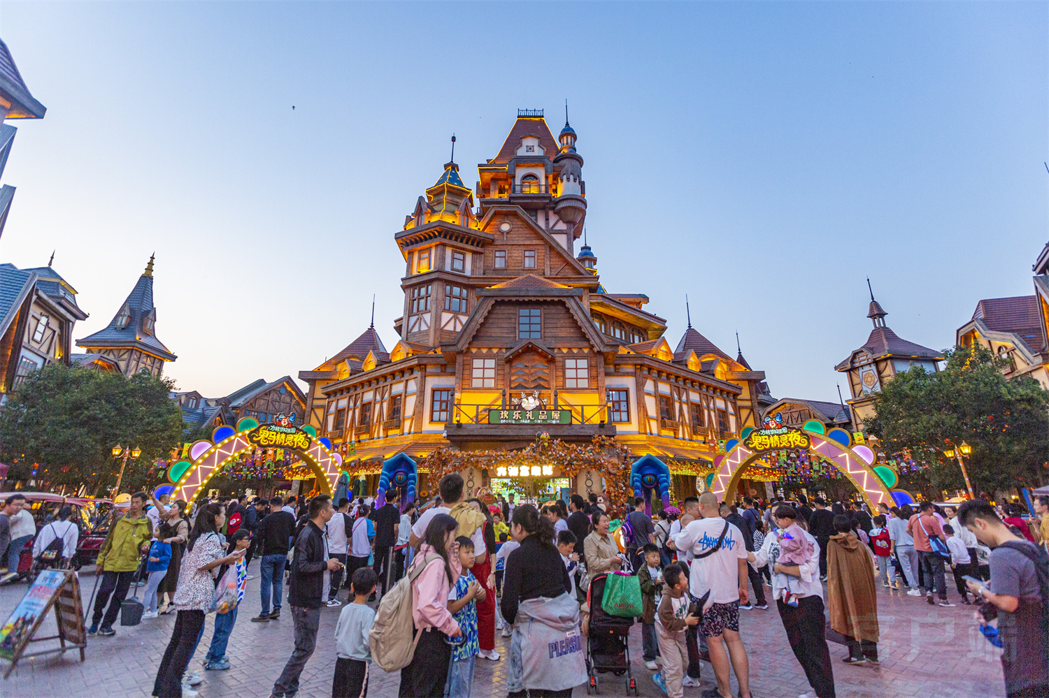 郑州方特水上乐园两日两园,郑州方特晚上的欢乐王国