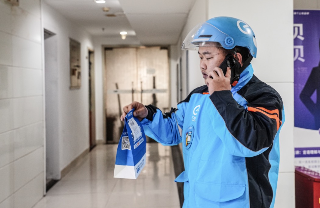 我的外卖小哥|外卖骑手的保温箱：一杯咖啡里的消费温度