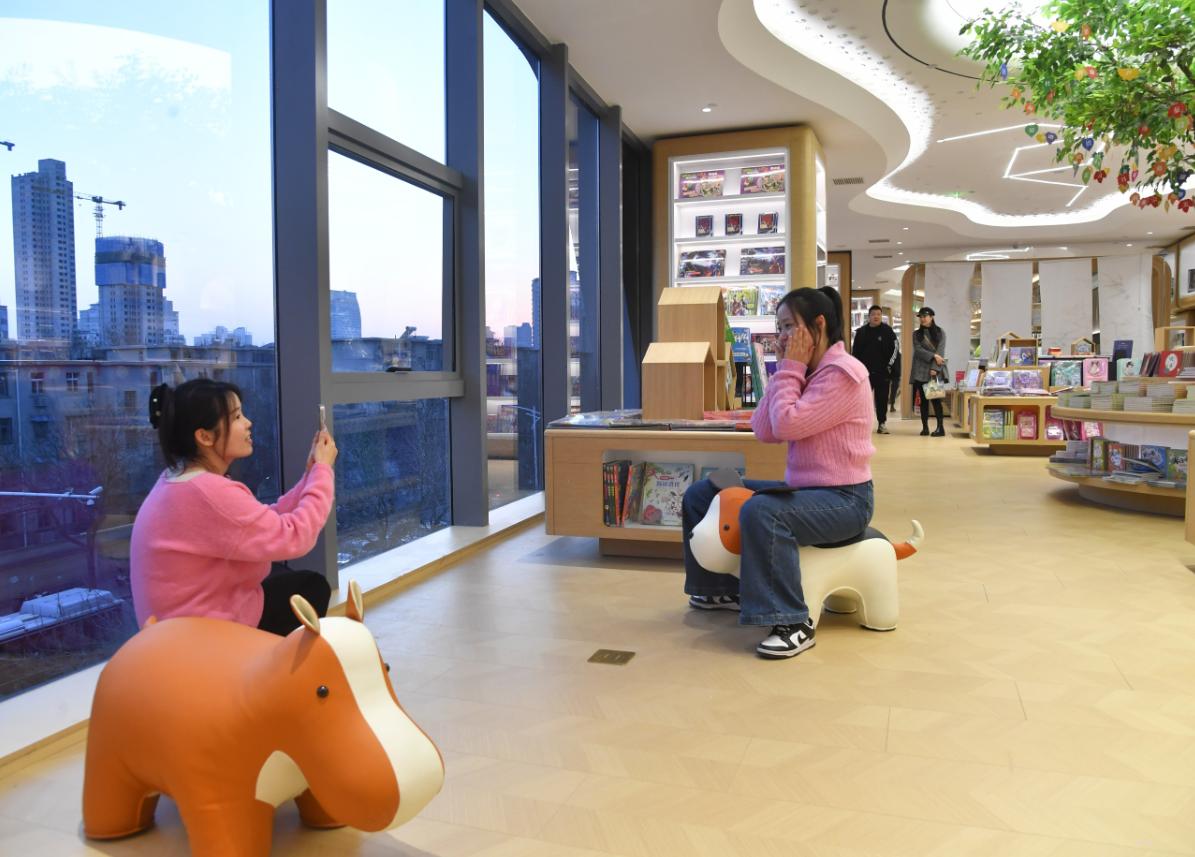 书香郑州再添新店！郑州购书中心建业凯旋店周日开业：3600平方米开放空间打造郑州首家360度全景花园书店
