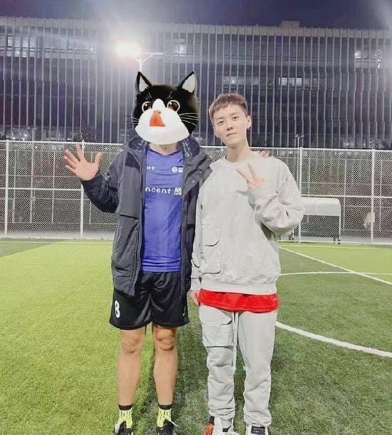 鹿晗关晓彤打羽毛球,关晓彤鹿晗和粉丝互动