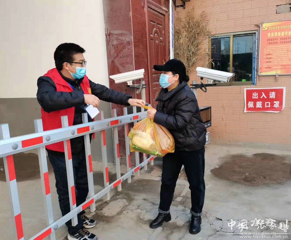 张家川:社区志愿者变身“代购员”生活物资配送全覆盖