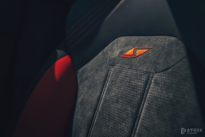 宾利飞驰2017款4.0tv8s标准版,宾利限量版混动车型全新宾利飞驰