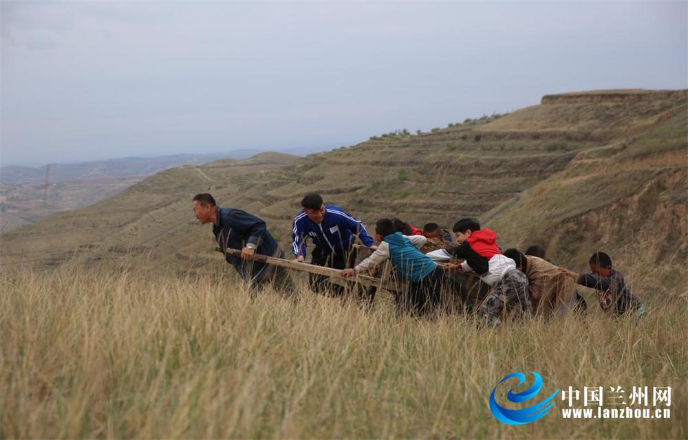 大山深处最可爱的面庞！11月17日CCTV-6电影频道黄金档，《足球·少年》央视首映