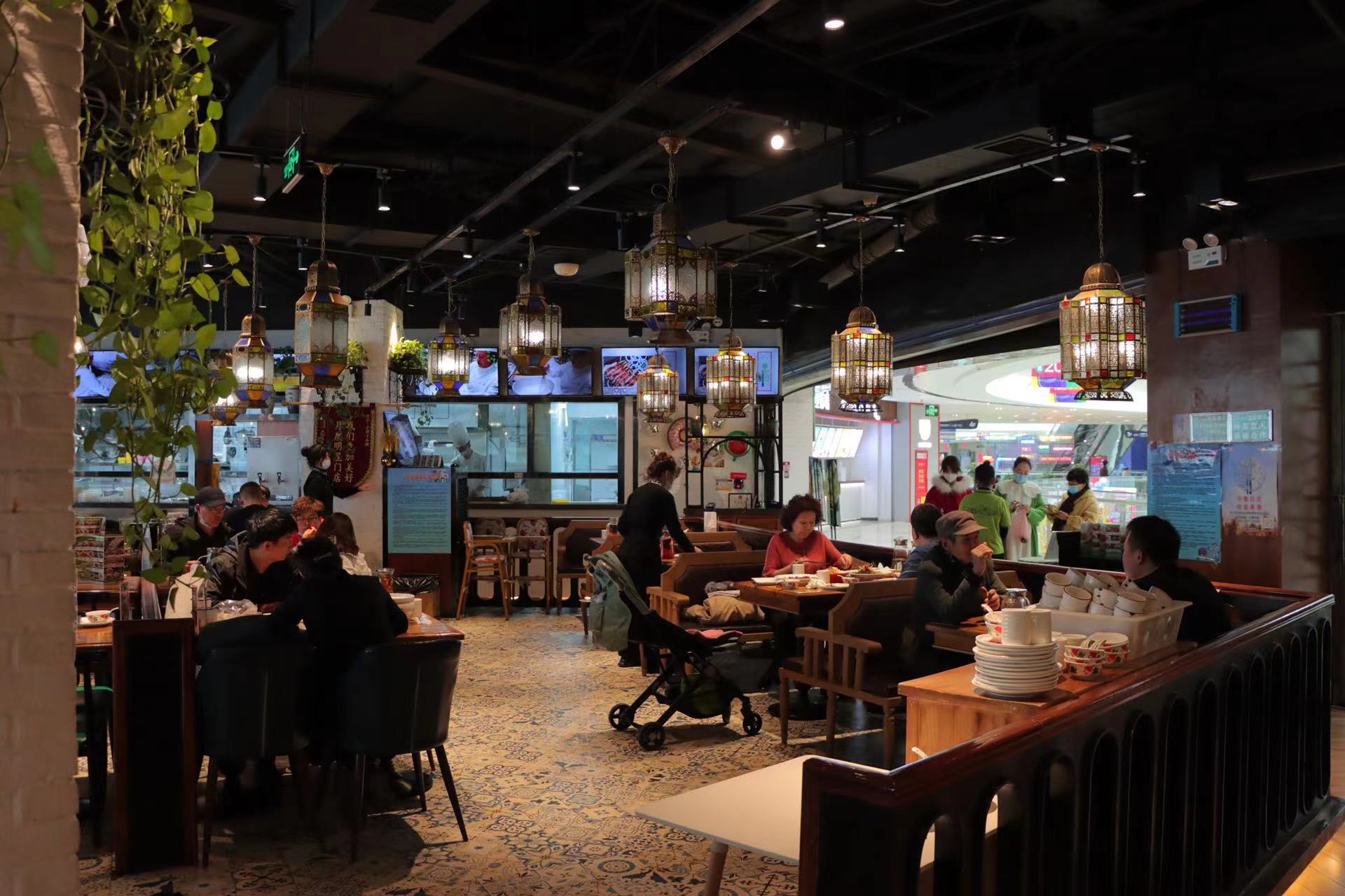 梨城的夜晚霓虹更璀璨,梨城冬天