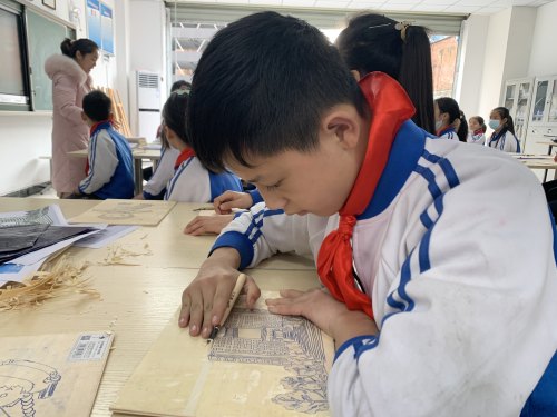 高新四小的课程表,高新四小教学质量如何