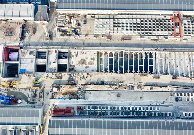 江阴长江隧道盾构机出洞,靖江江阴过江隧道盾构机