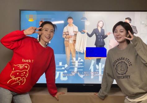 高圆圆沙滩写真曝光,身材颜值似少女,和赵又廷恩爱诠释“完美伴侣”