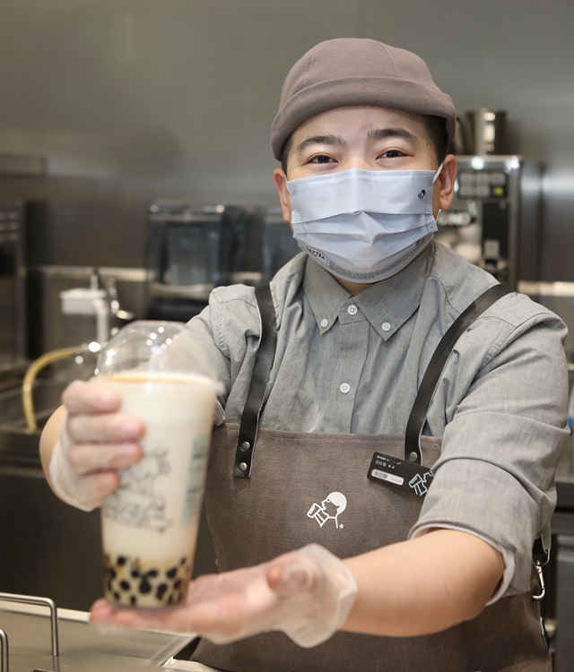 新春走基层镜头里的幸福中国,新春走基层拜年了致敬一线坚守者