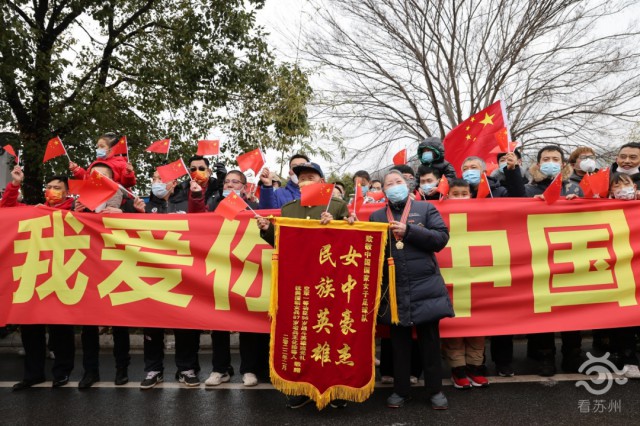 中国女足明日前往苏州,球迷为什么爱中国女足