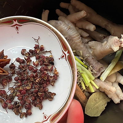 沉浸式吃卤鸡爪软烂脱骨,卤得很入味的脆皮鸡爪