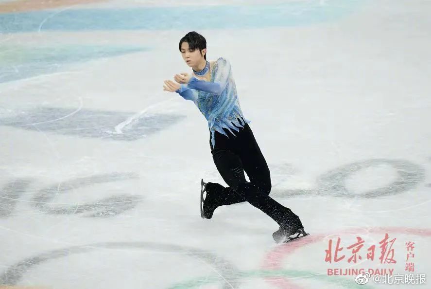 重庆一星巴克驱赶门口吃盒饭民警,重庆星巴克驱赶门口吃盒饭民警