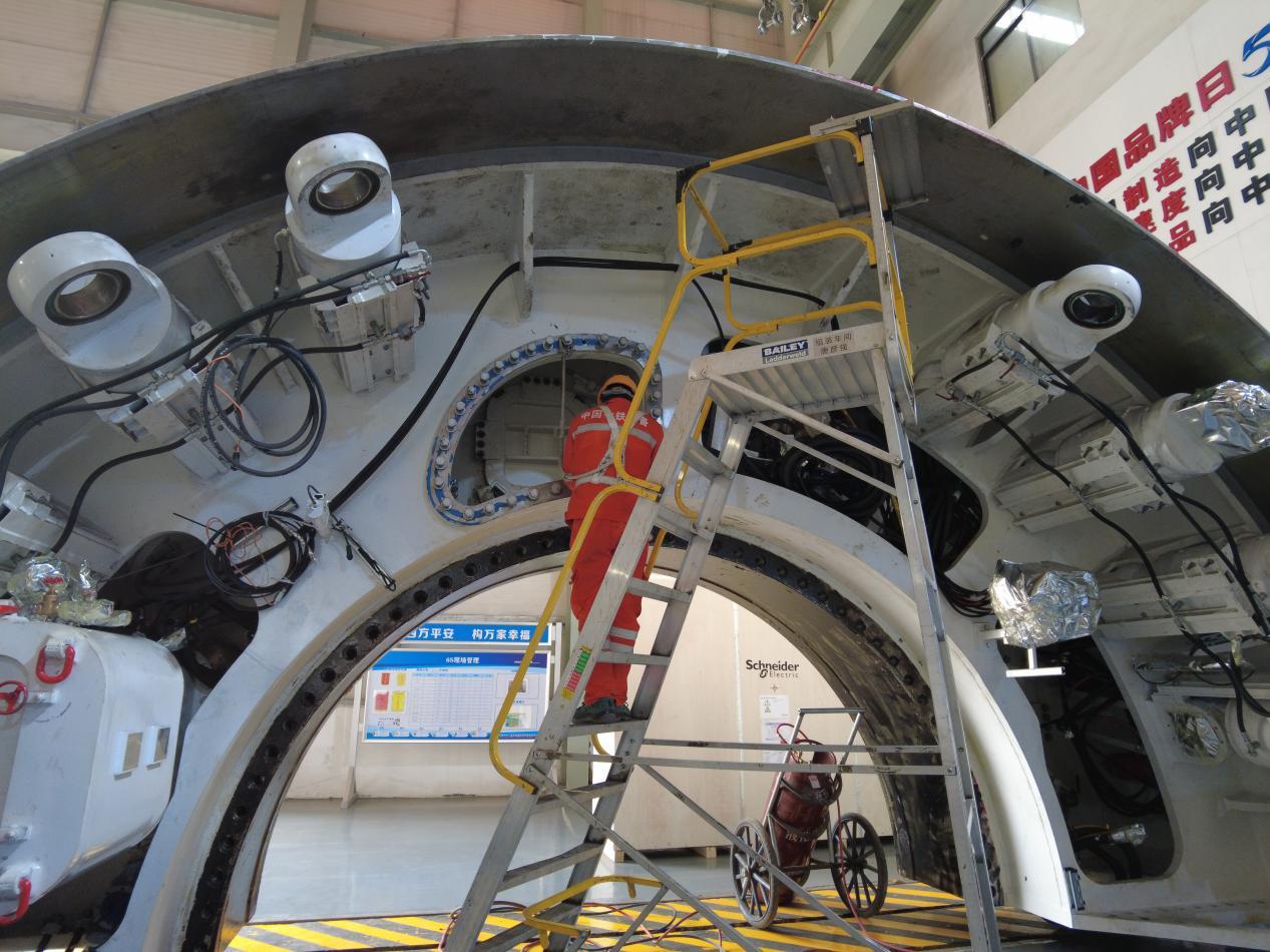 能越海、能钻地，还能造停车场！中铁装备的这些“大家伙”们厉害了