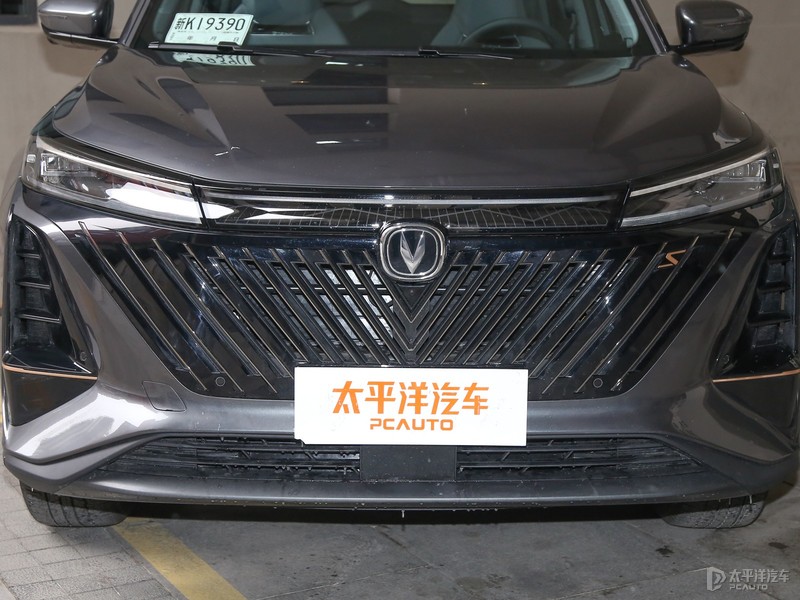 15万2.0t落地的轿车,第二代长安cs75plus哪款性价比高