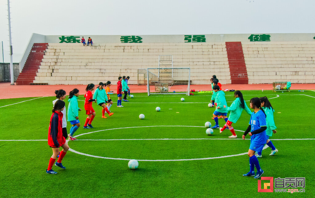 待放！自贡足球小花