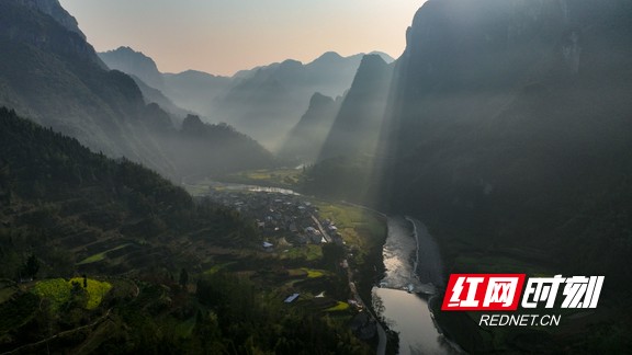 描写峒河的散文,散文春色满园