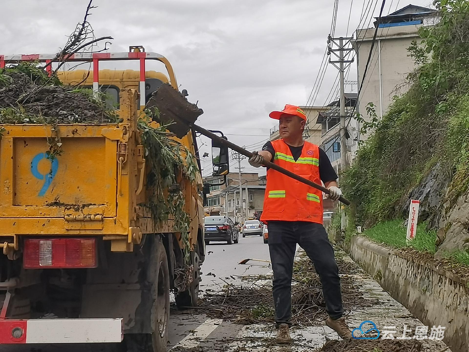 恩施市公路管理局：*党**员干部转作风齐心协力保安畅