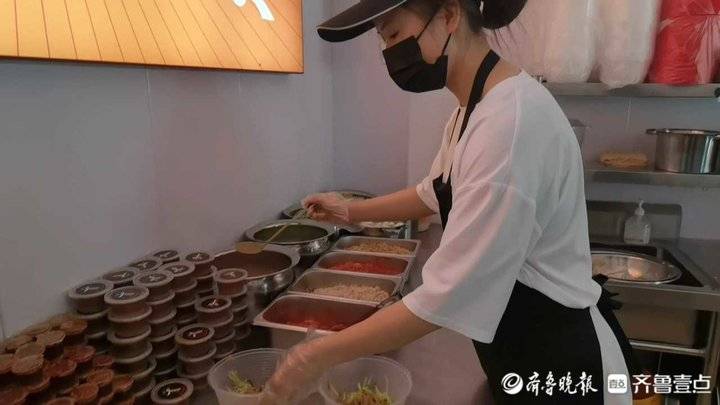 温度济南｜济南一凉皮店只送不卖志愿者等有需要的市民可以取用