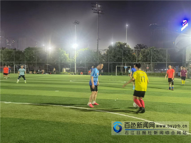 鑱屼笟瀛︽牎瓒崇悆鐪佽禌,鑱屼笟鑱旇禌瓒崇悆杈硅矾绐佺牬