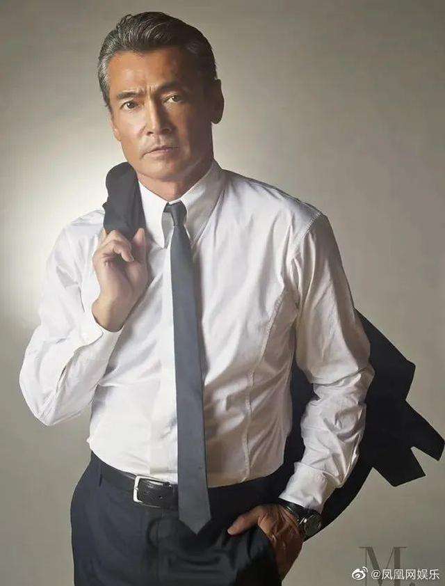 “戒烟才可入职”，网友吵翻天/最贵的球衣，属于马拉多纳