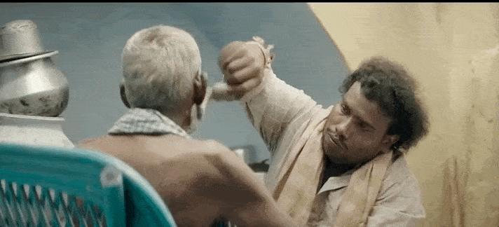 街头理发师打扫卫生,印度街头疯狂理发师