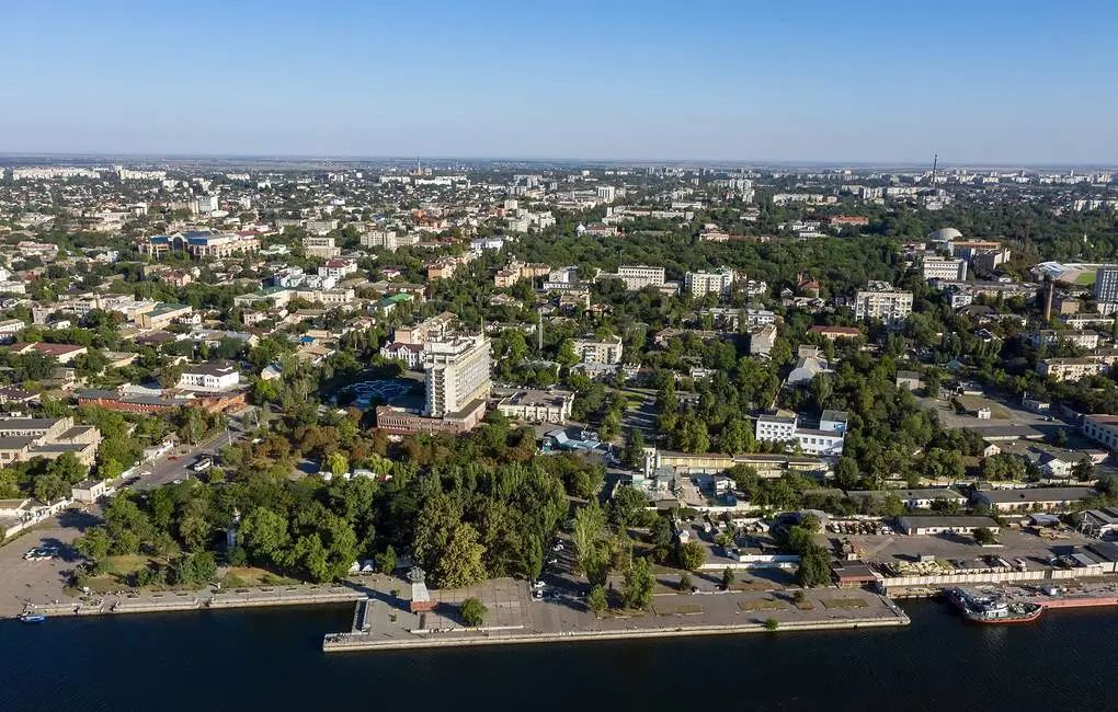 教辅书用“日军背老太”配图引争议，出版社回应|新闻早餐2022.6.1星期三