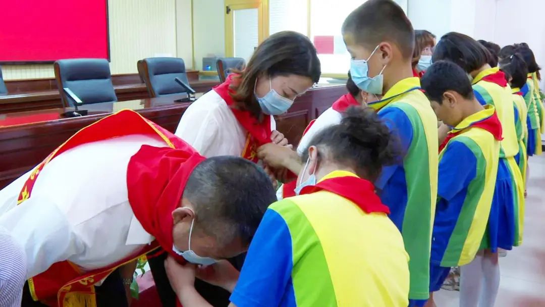 与爱同行情暖万家图片,情暖六一与爱同行