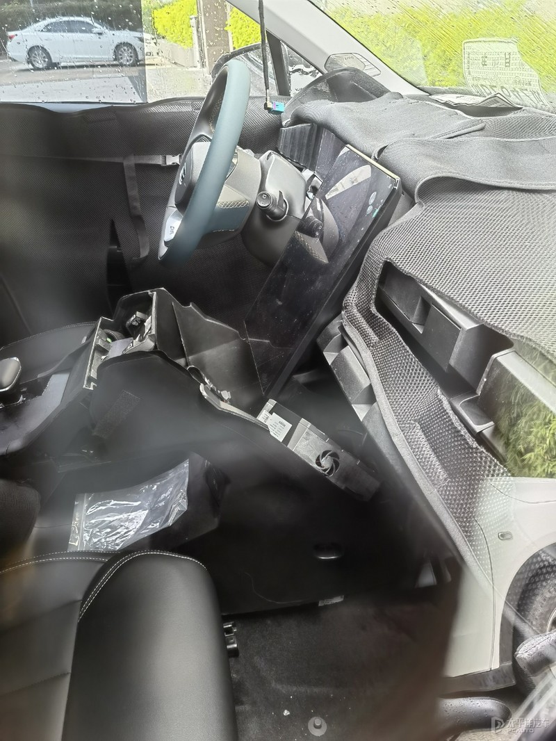 全新哈弗h6混动版,2021款第三代哈弗h6和缤智比较