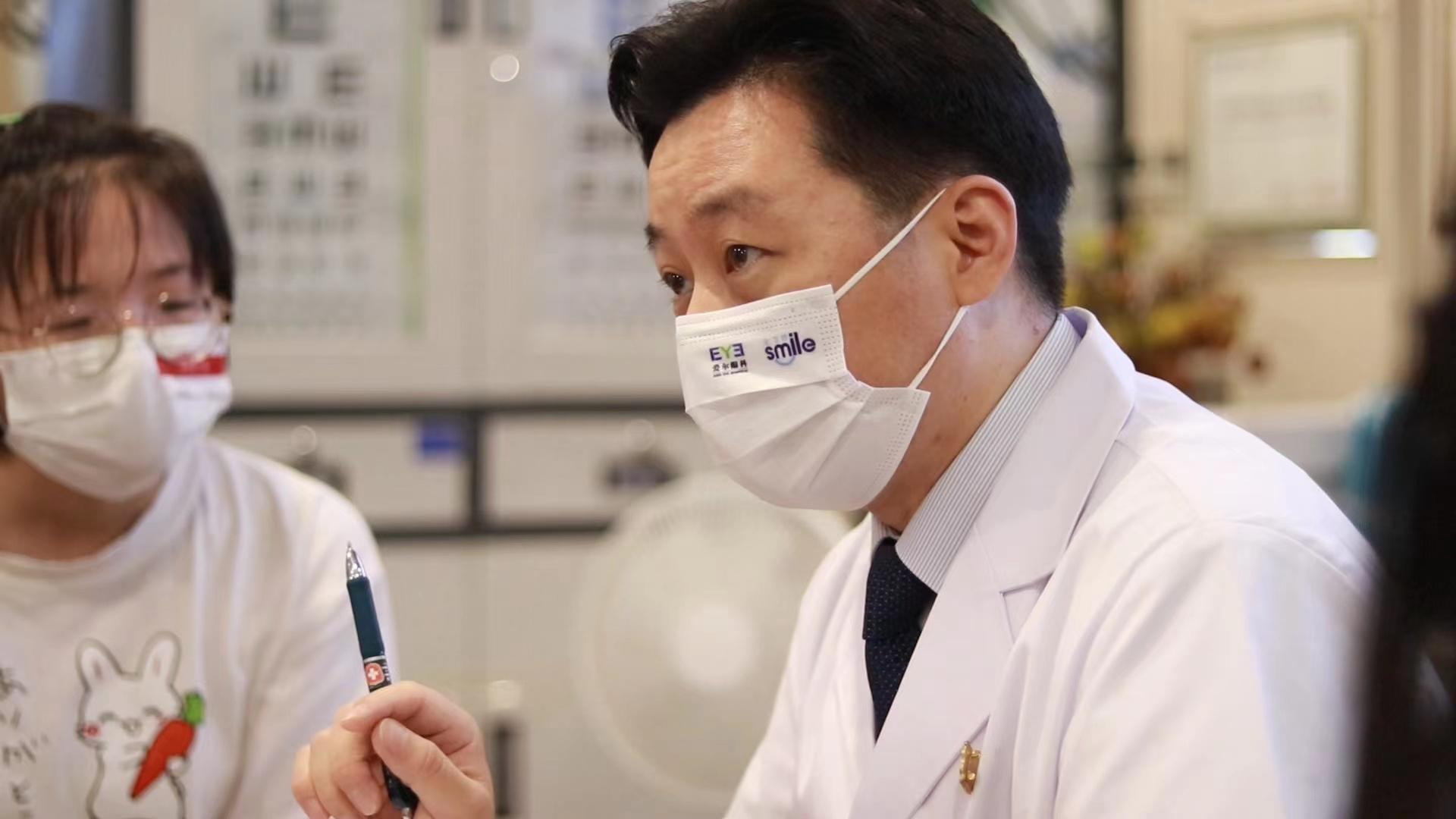 高中毕业生和公考、招警人员成了“摘镜”主力军郑州这家医院单日屈光手术量呈井喷式增长