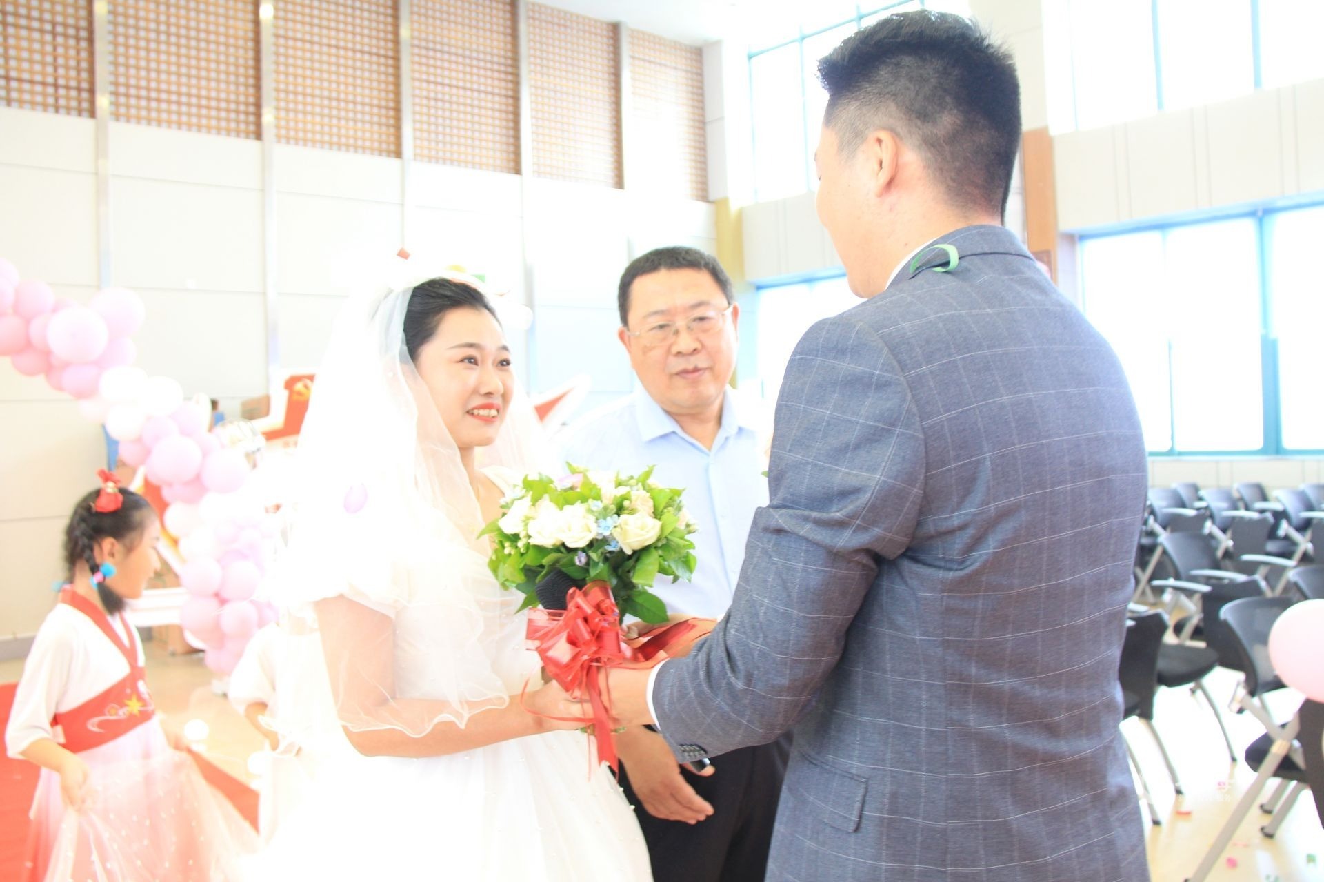 两改婚期17日礼成,老家亲友线上见证!青岛这场“云端婚礼”浪漫指数拉满