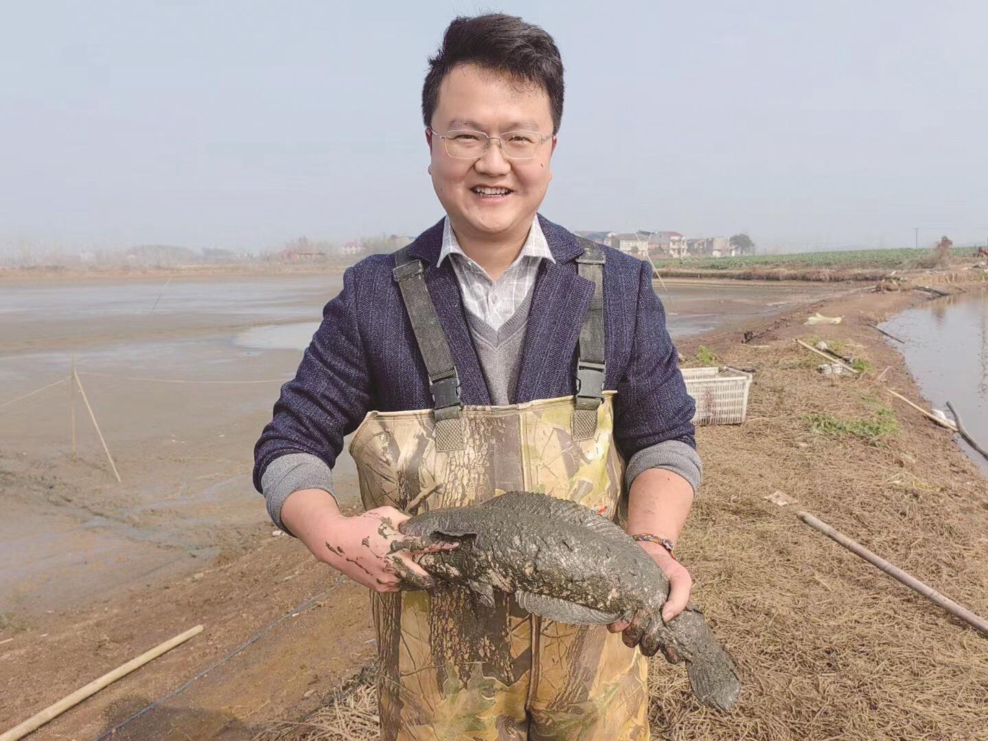 华农大学生回乡创业,华农学子将小菱角做成大产业