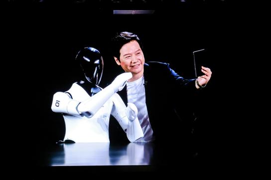 蹦迪、摇滚、泡论坛，雷军如何走出人生低谷