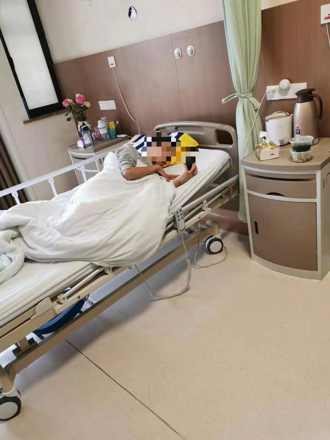 小学生玩王者被妈妈戒网瘾,网瘾少年被老爸暴打跳楼