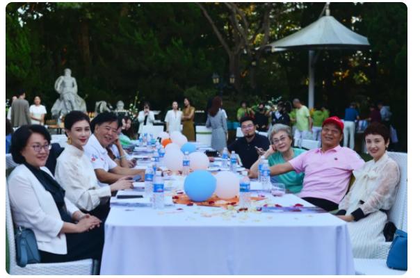 款款青岛青春十八魅杂志庆生