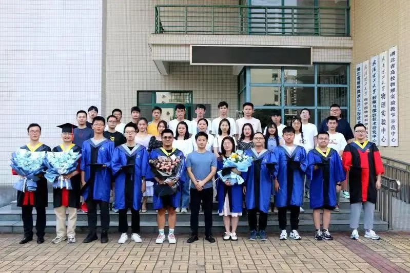 全球领先！何大平团队将纳米级石墨粉打造成石墨烯薄膜