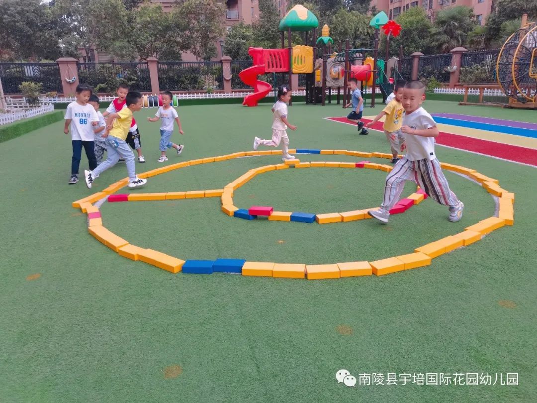 点赞他们在危急时刻挺身而出,点赞他们在烈日下的坚守